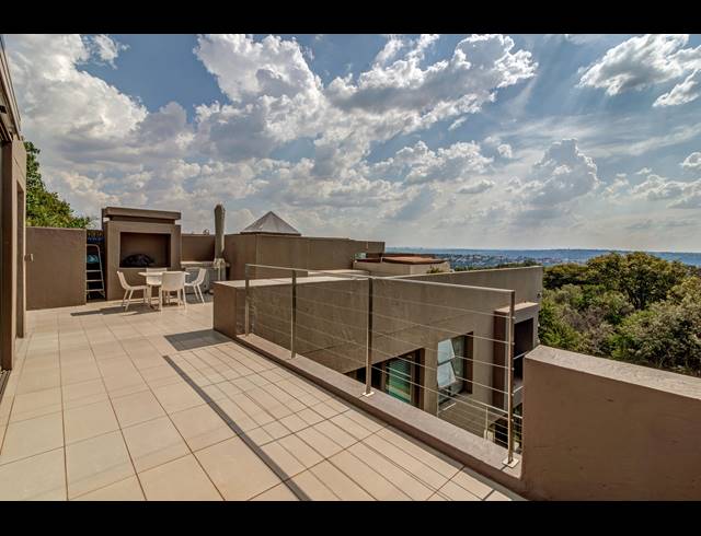 4 BEDROOM HOUSE FOR SALE IN KHYBER ROCK